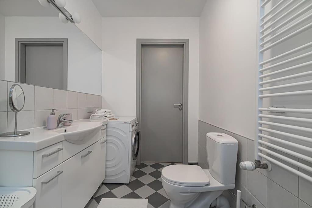 Comfortable Center By Urban Rent